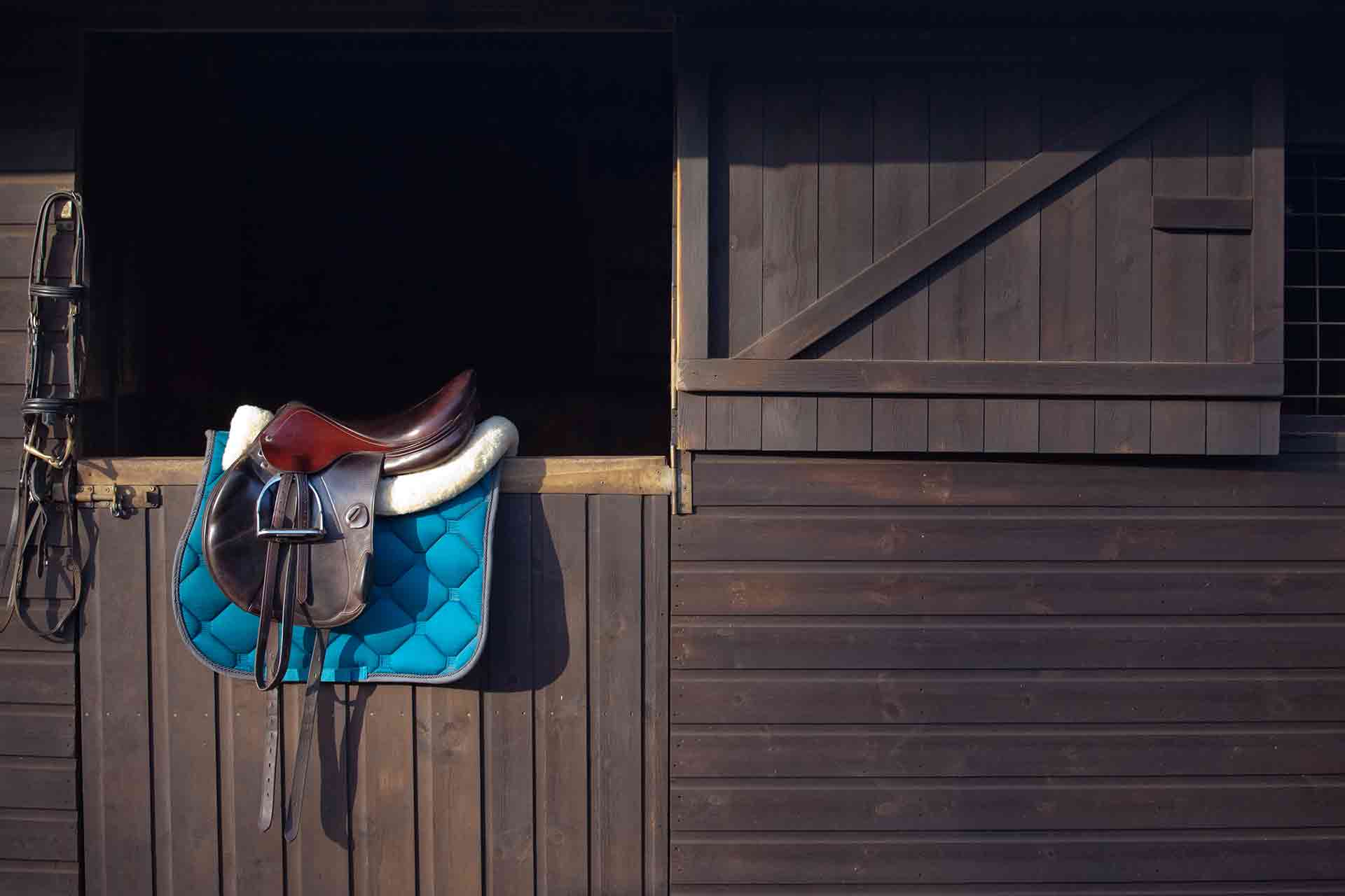 How much does it cost to build horse stables?
