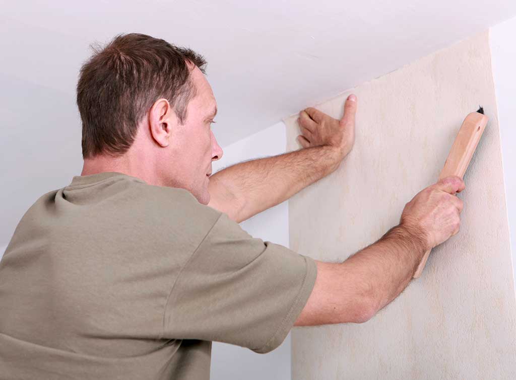 How to hang wallpaper