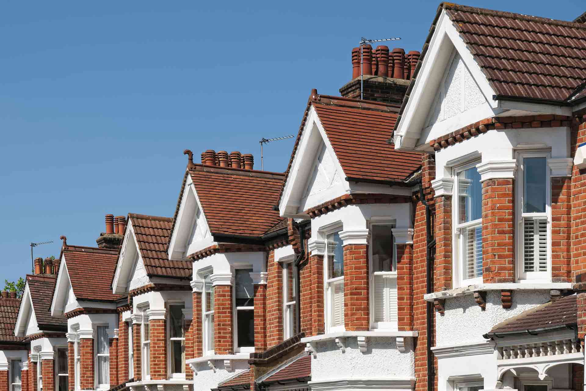 How much does it cost to retrofit a house in the UK?