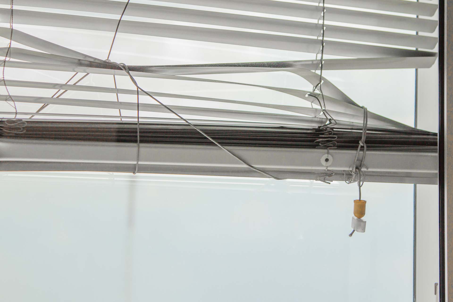 Can broken blinds be fixed?