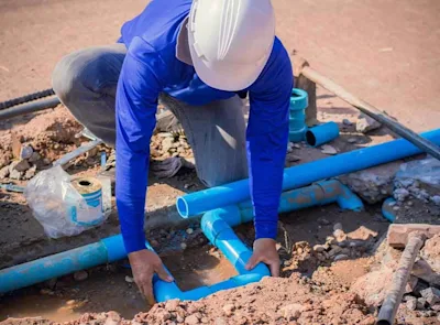 How much does it cost to replace a main water pipe?