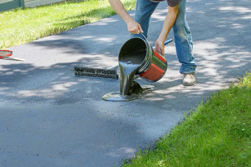 Sealing a driveway: DIY vs professional