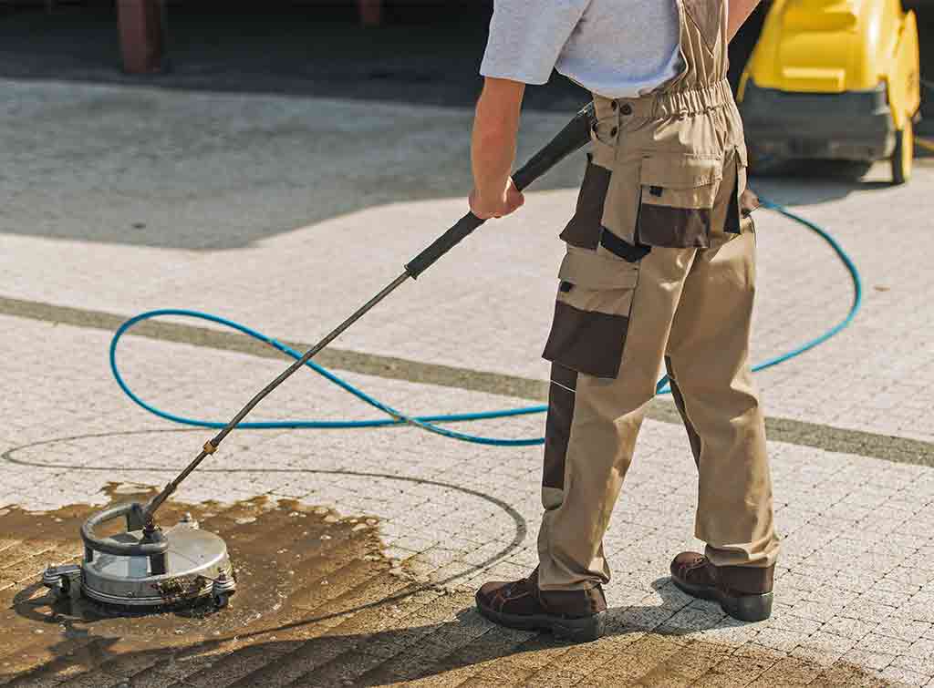 How much does it cost to clean a driveway
