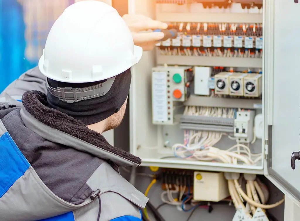 What are the minimum workplace temperature regulations?