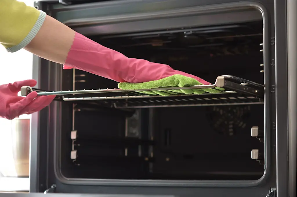 How much does a professional oven clean cost in 2024?