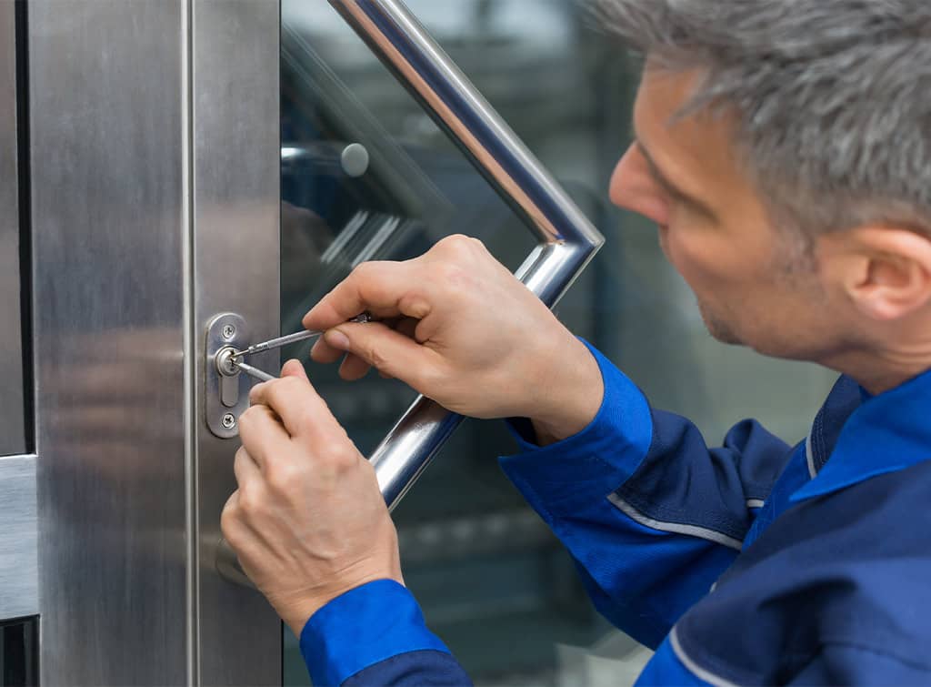 How to become a locksmith