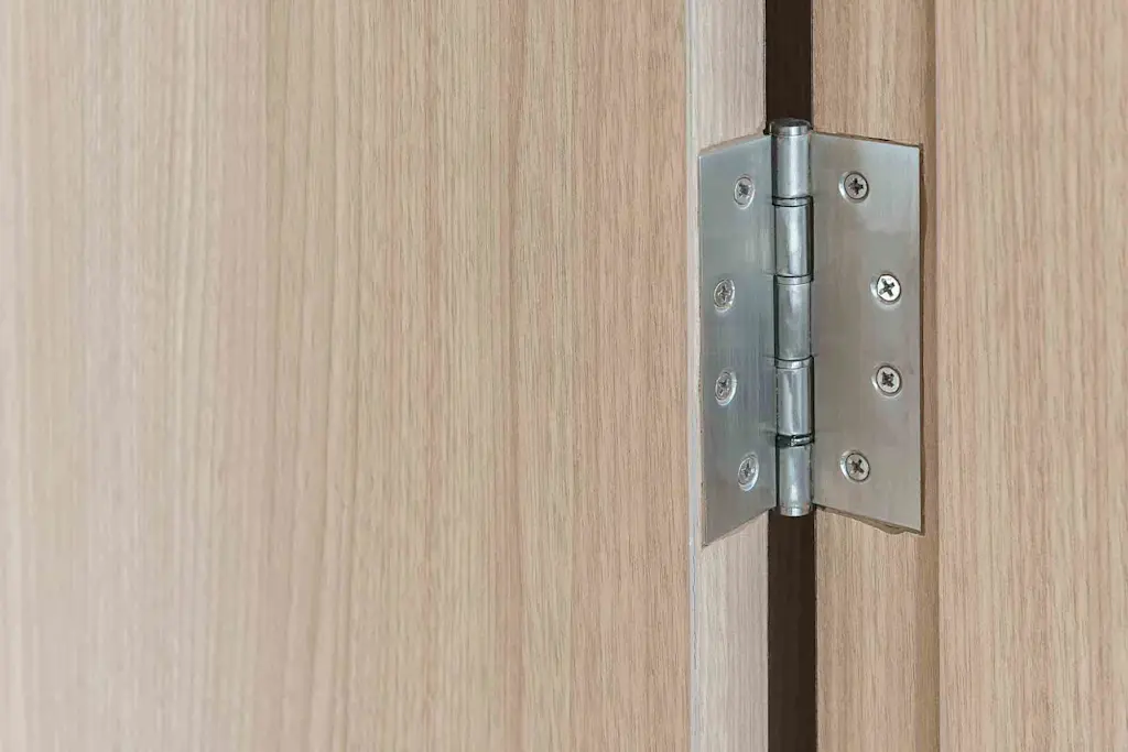 How to hang a door