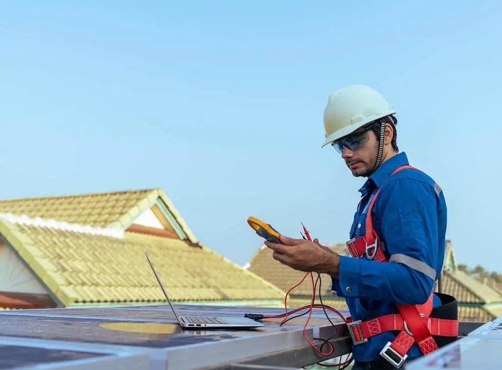 What’s the average solar panel installer salary?