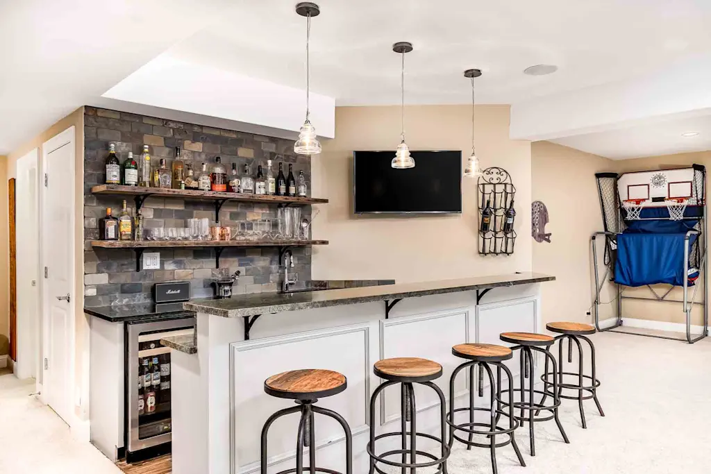 How much does it cost to build a home bar?