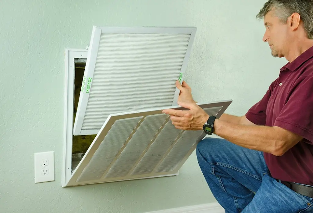 What is the average HVAC technician salary in the UK?
