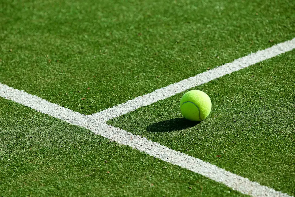 How much does it cost to build a tennis court?