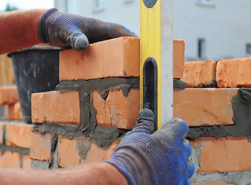 How much do bricklayers earn?