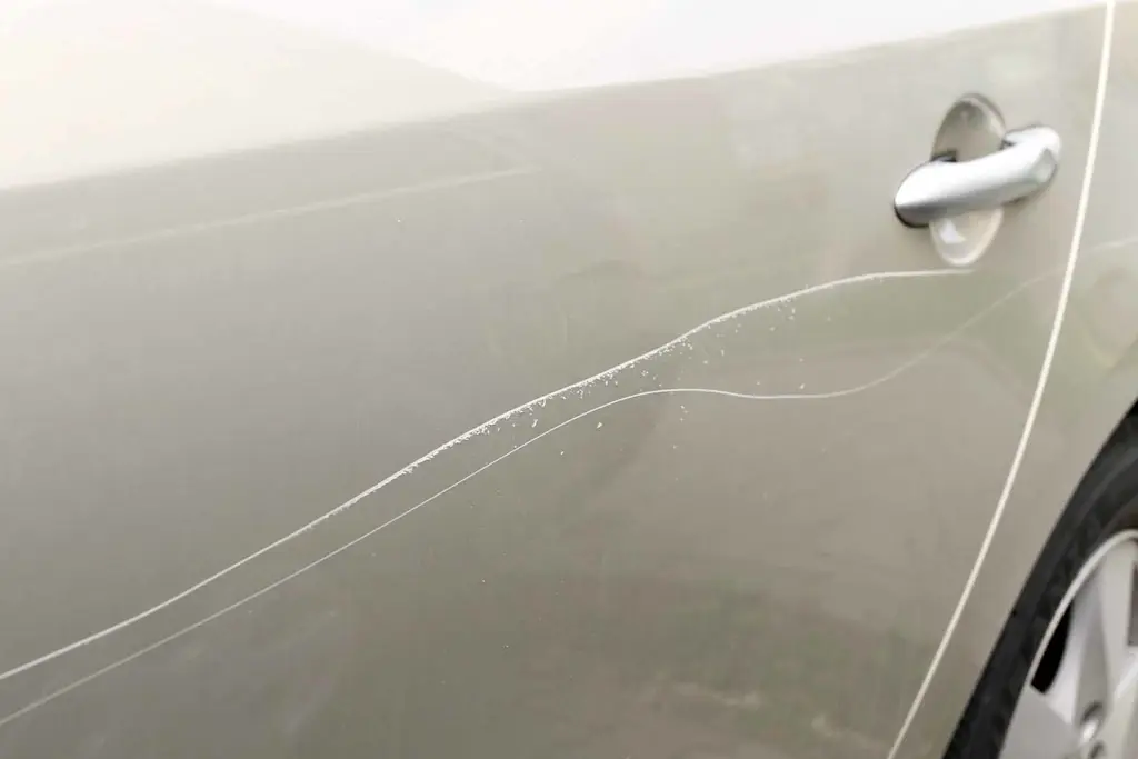 How to remove a scratch from your car in 3 steps