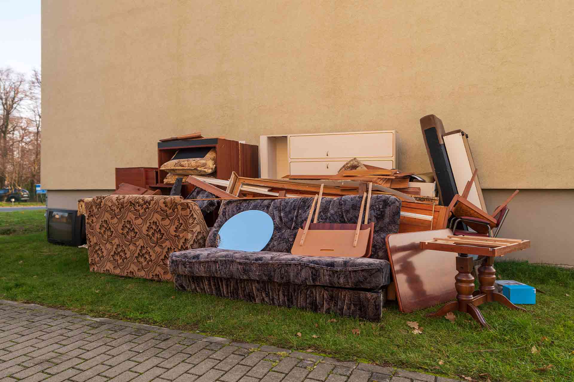 Furniture disposal service cost guide