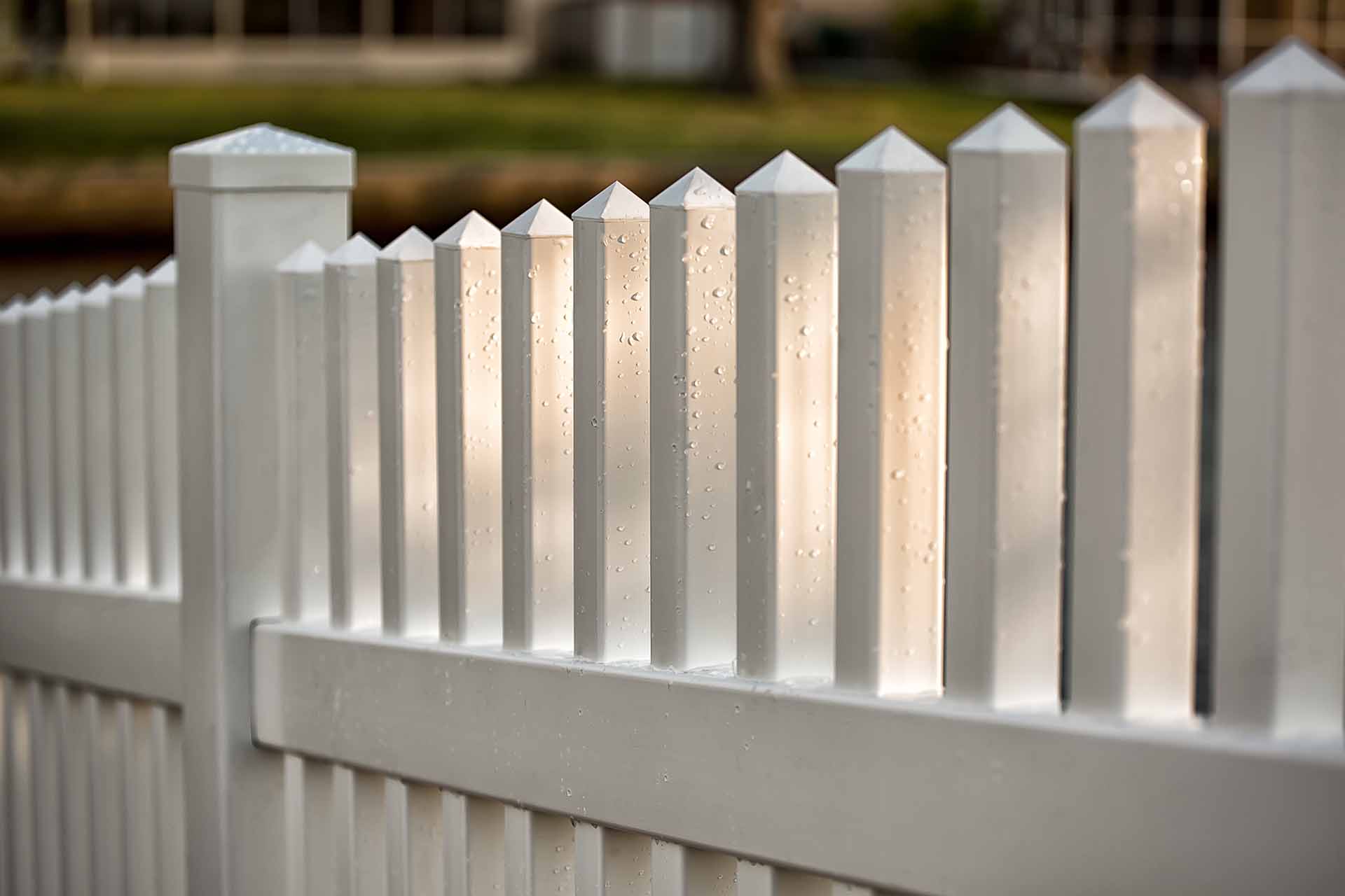 How much does vinyl fencing cost?