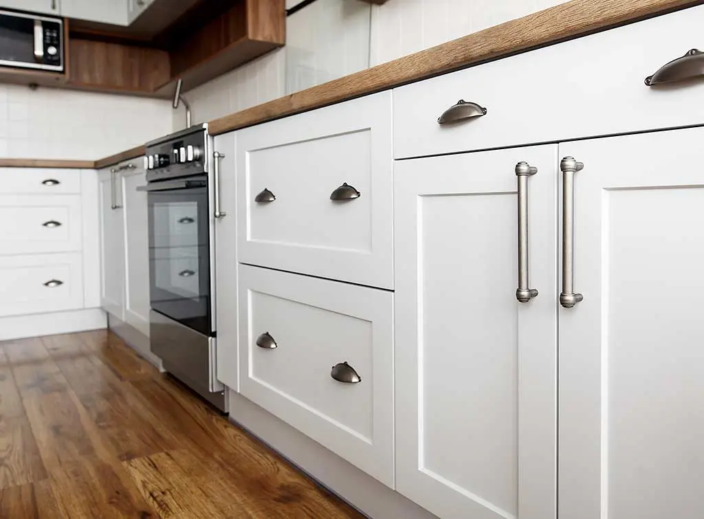 How to remove vinyl wrap from kitchen doors