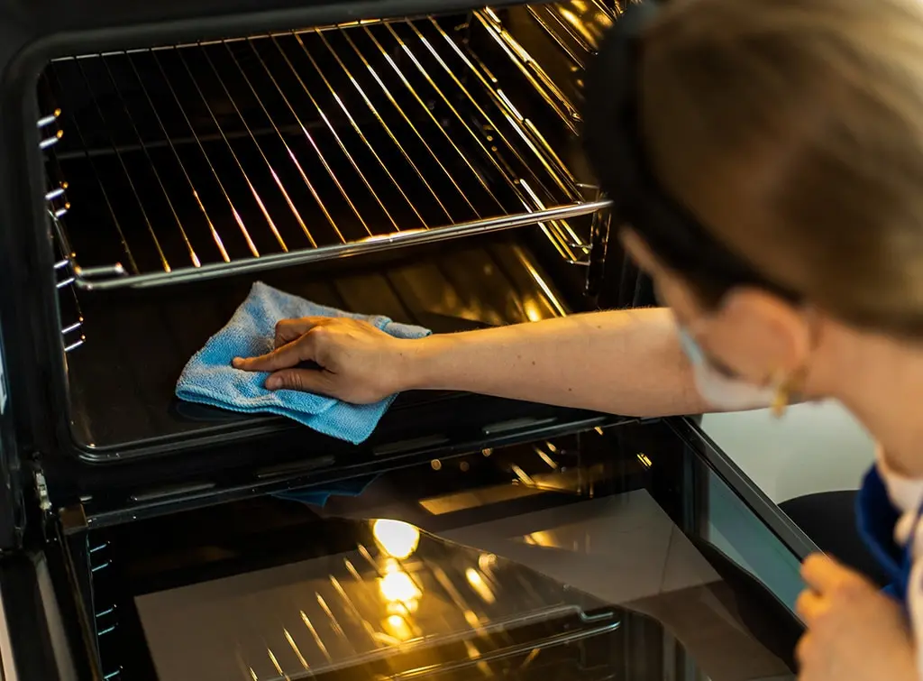 How to clean an oven