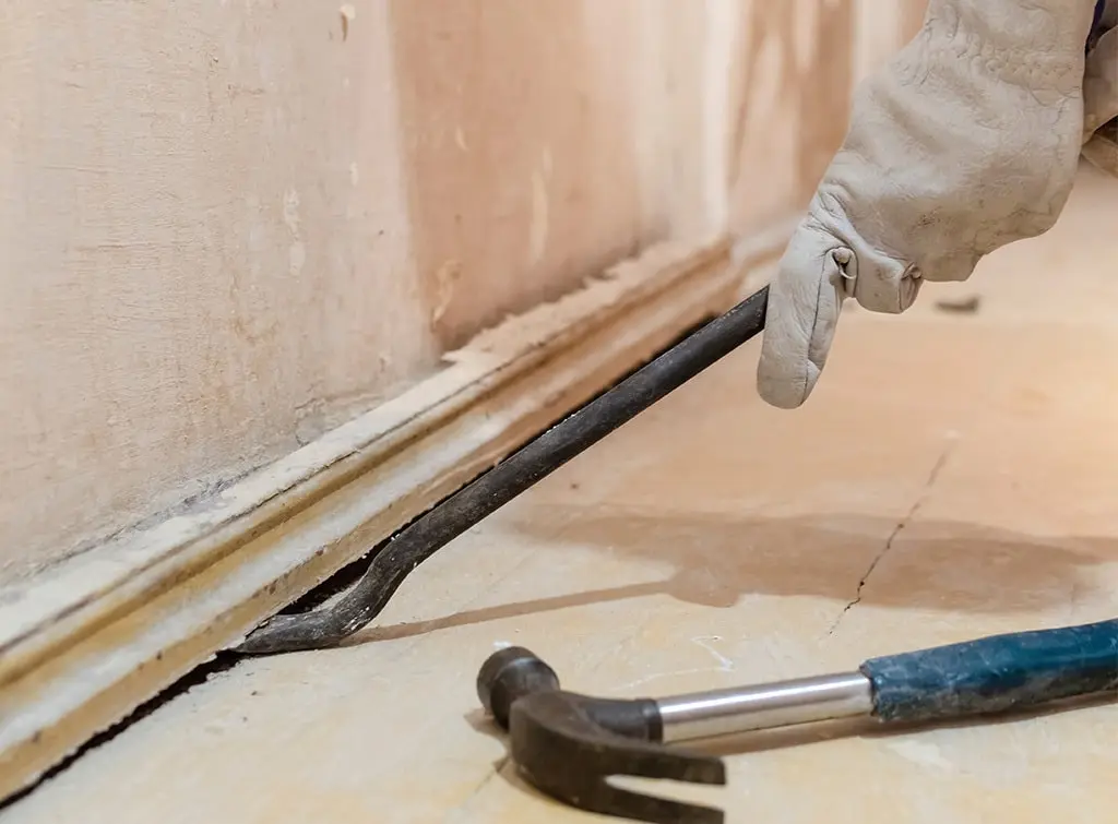 How to remove skirting boards &#8211; step-by-step guide with images