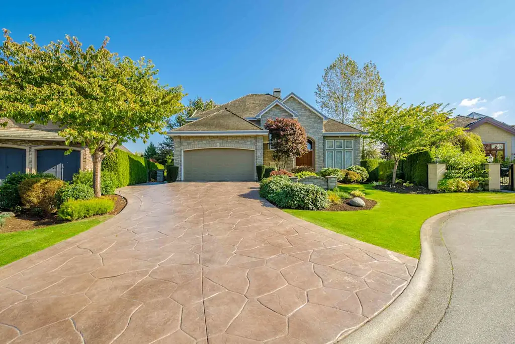 How much value does a driveway add to a house?