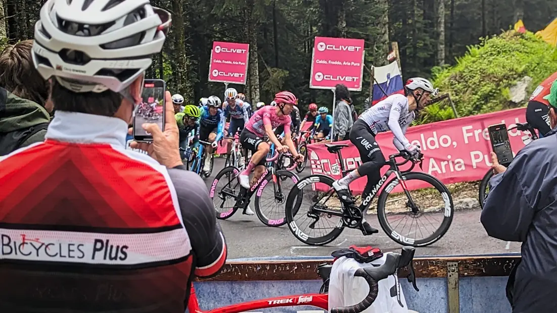 giro-d-italia-2025-cycling-tour-splash-f