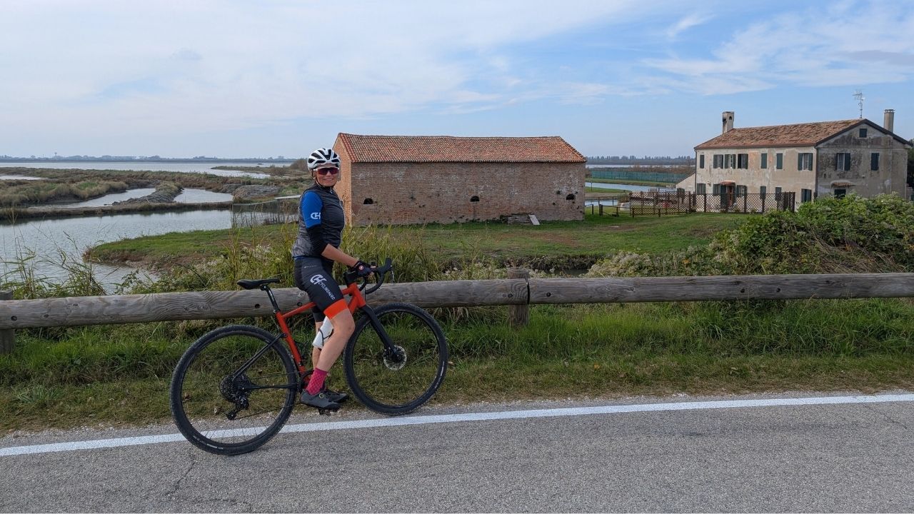 gravel-bike-tour-venice-lagoon-po-delta-advnture