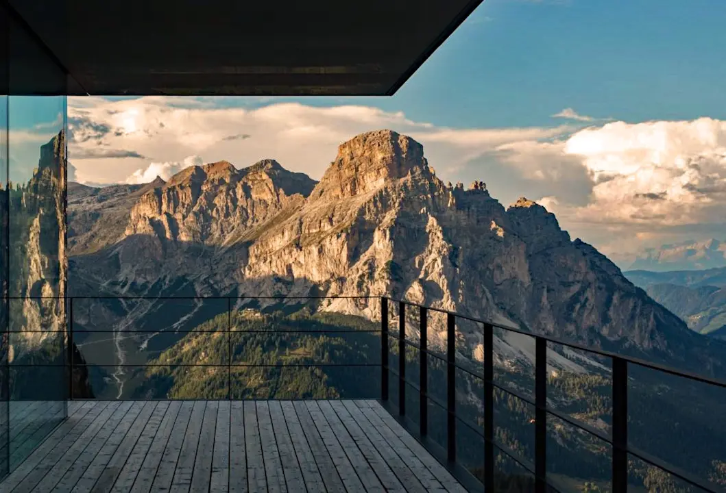 static_page_content.accommodations_page_maratona_dles_dolomites.splashImage.title