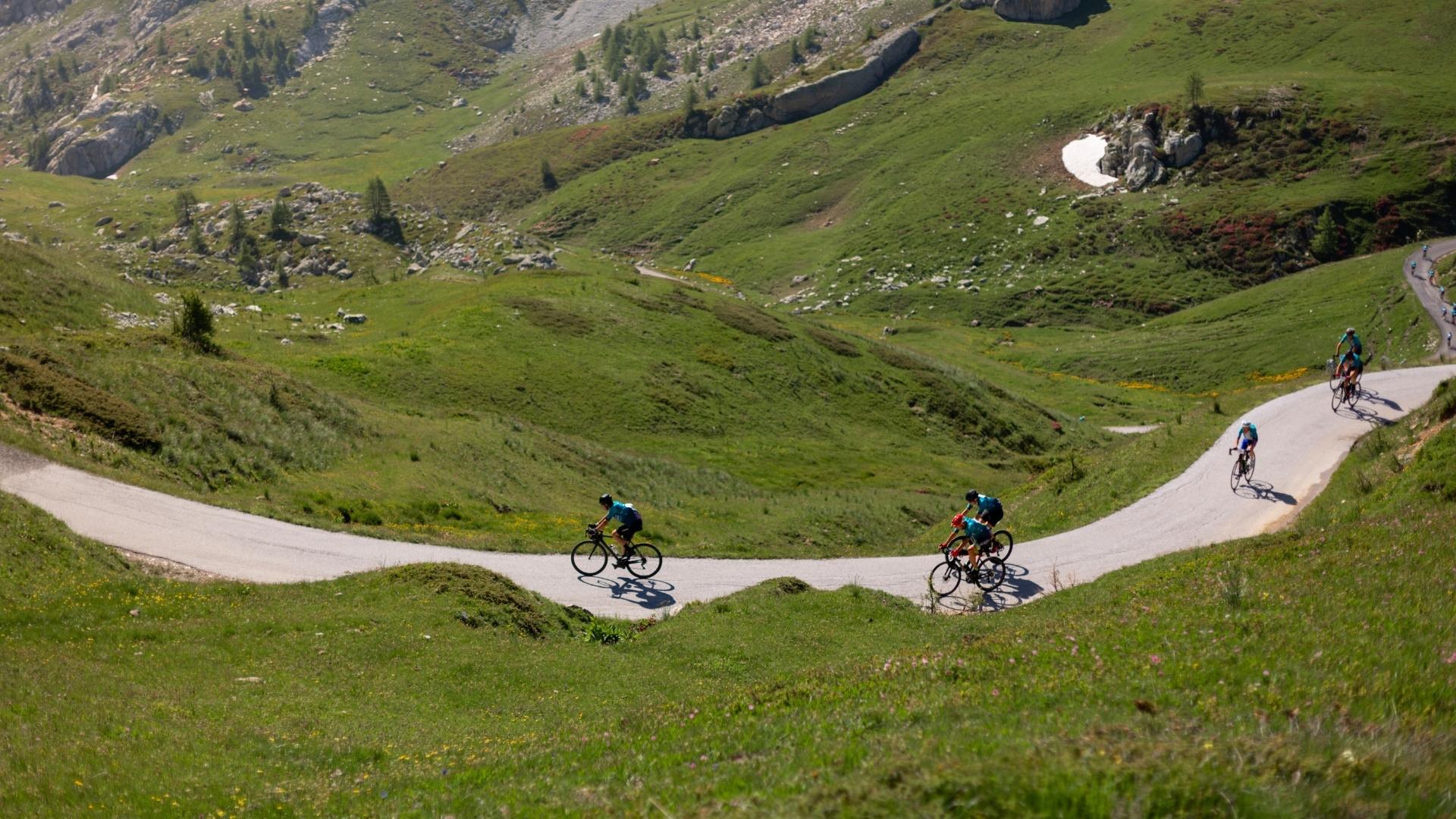 cyclists-fausto-coppi-gran-fondo