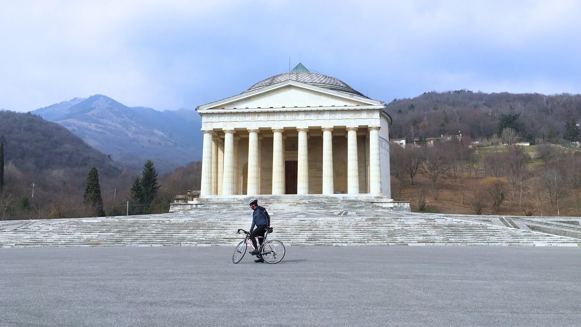 sportful-dolomiti-race-possagno-temple