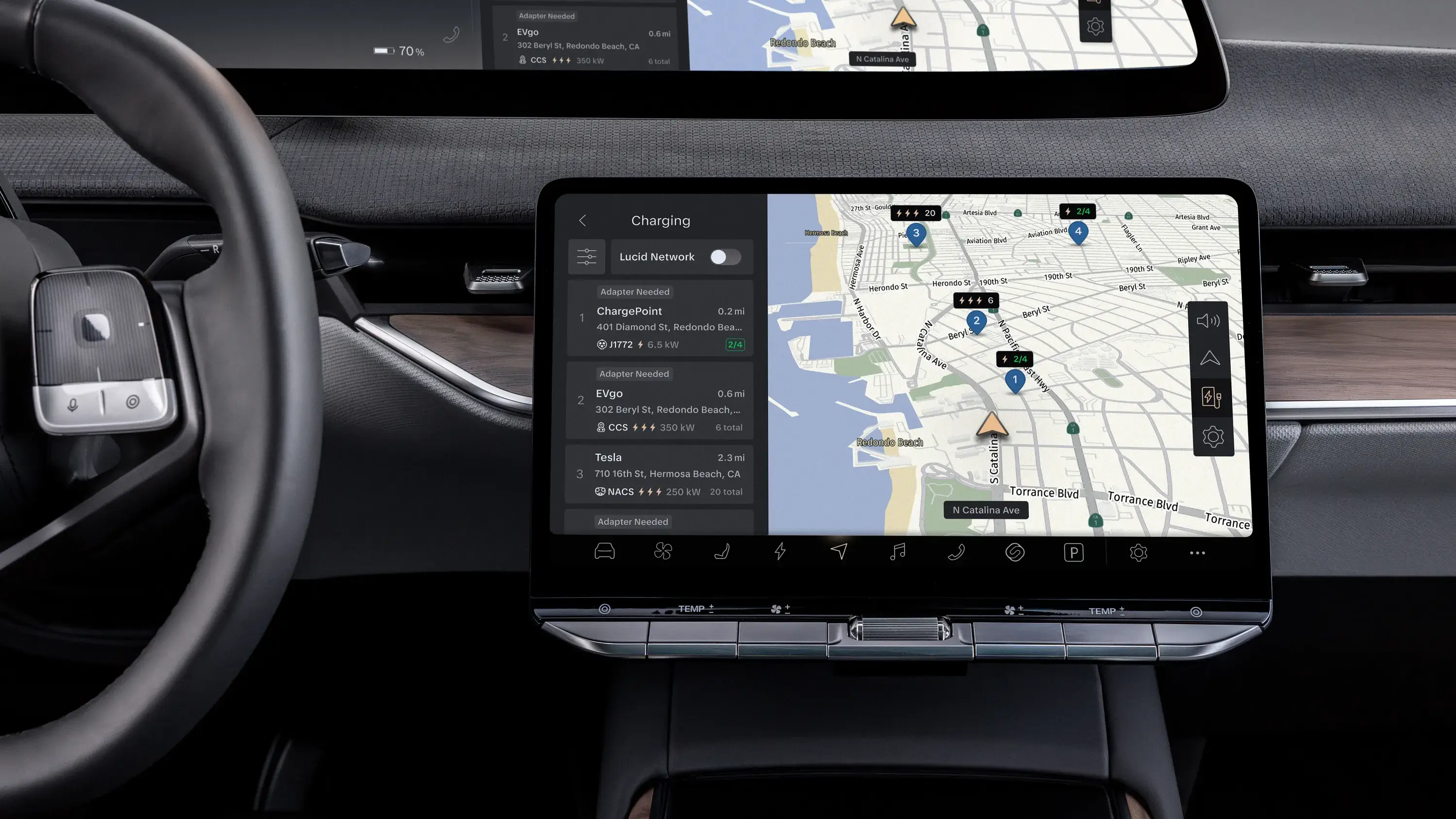 Lucid-gebruikersinterface toont de locatie van laadstations op de GPS-kaart.