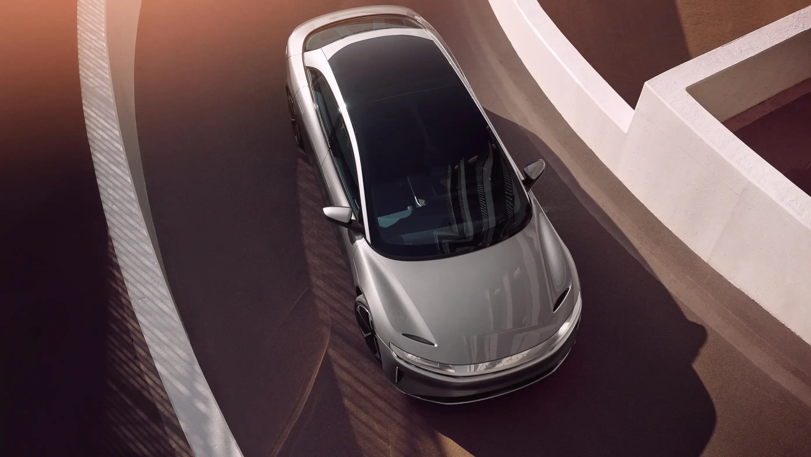 lucid-air-desktop-03_2x.webp?q=50