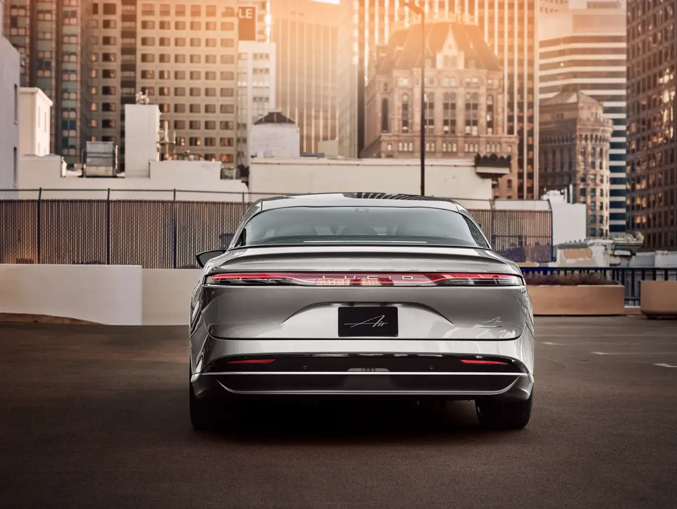 lucid-air-desktop-05_2x.webp?q=50