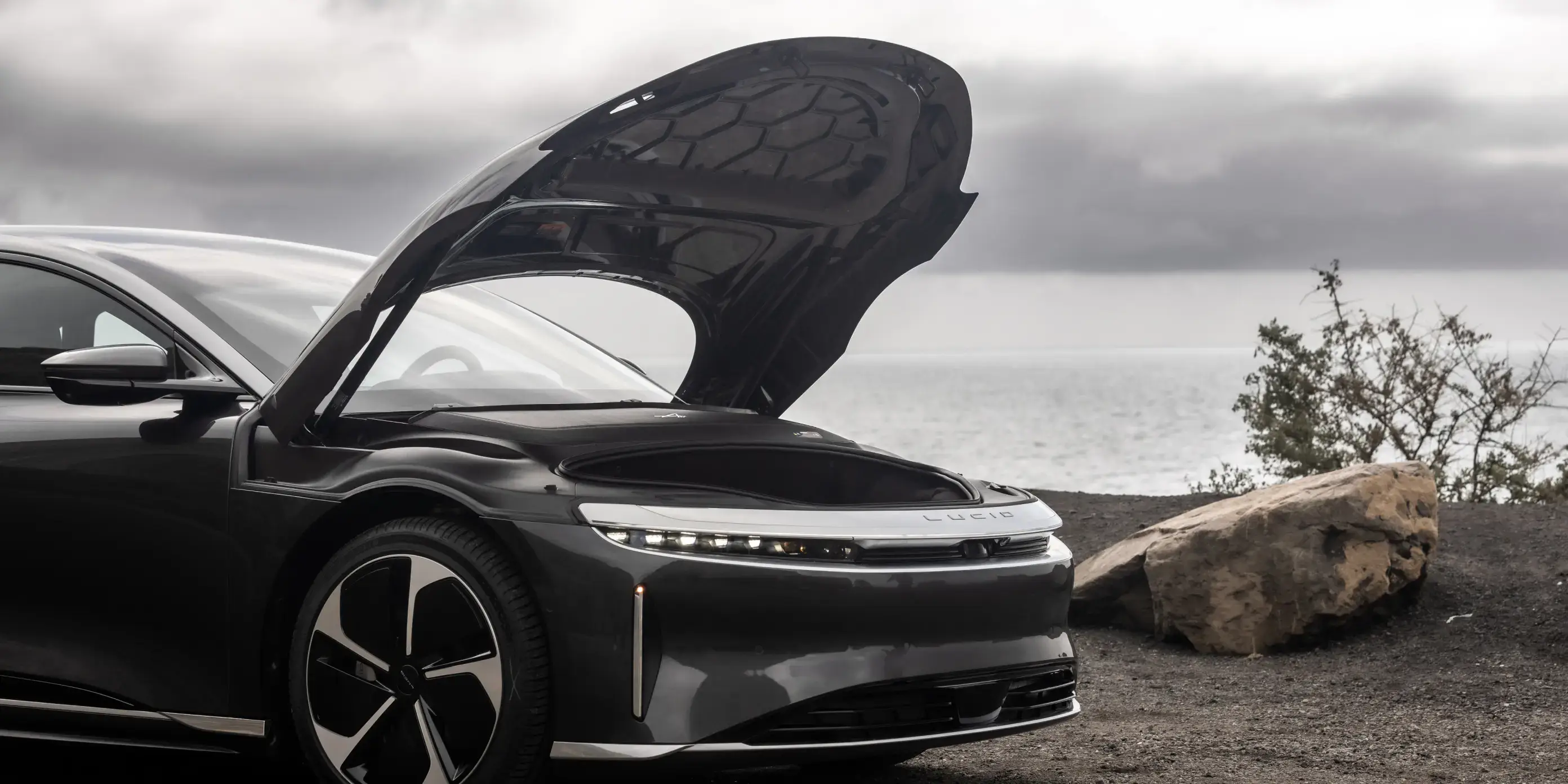 صندوق تخزين أمامي واسع في Carousel Slide