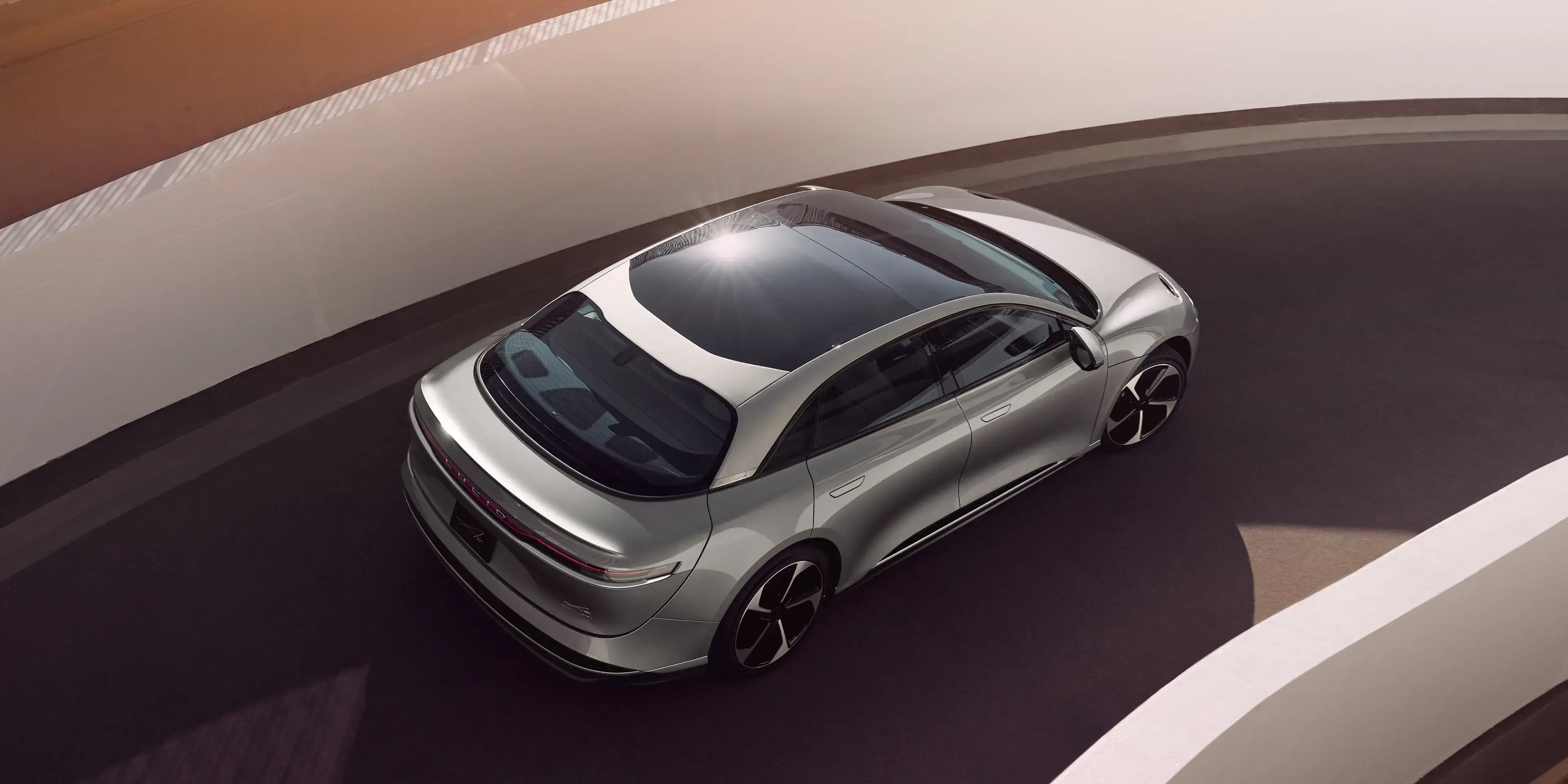 677 à 794 km d’autonomie et 462 kW (628 ch)