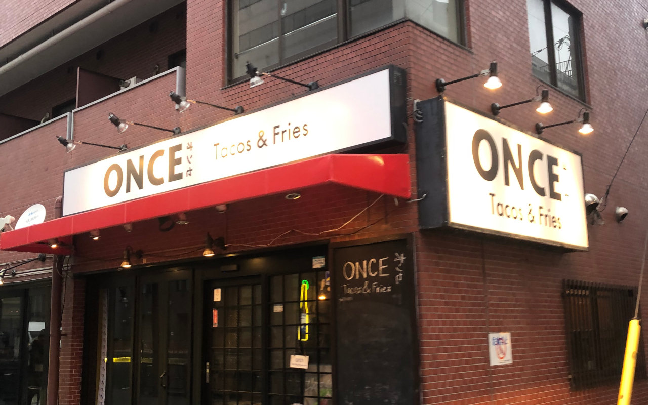 ONCEのお店の前