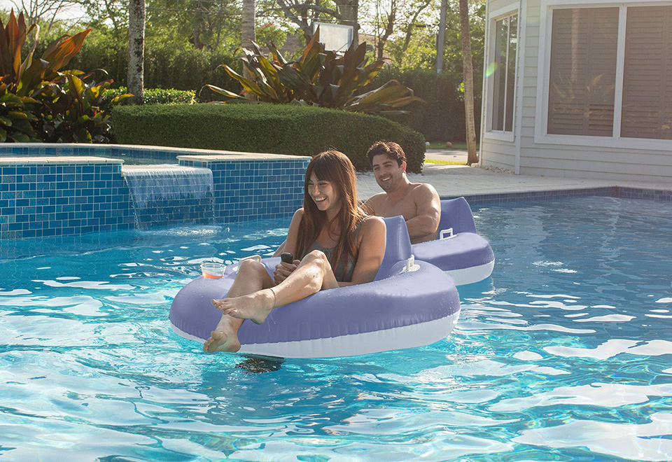 Motorized fashion floaties