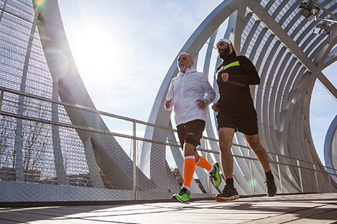 An image of two friends jogging.