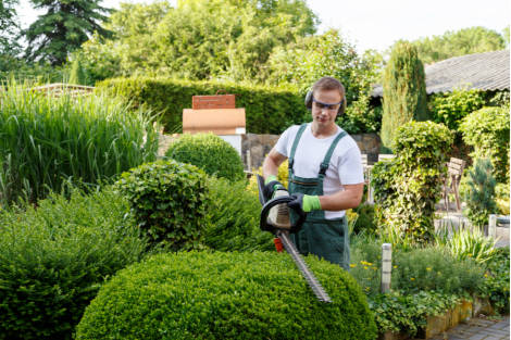Three Things To Know About Using An Answering Service For Landscapers