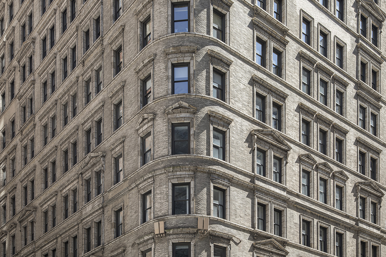 Hat Store Lids Snags 5K at 545 Fifth Avenue