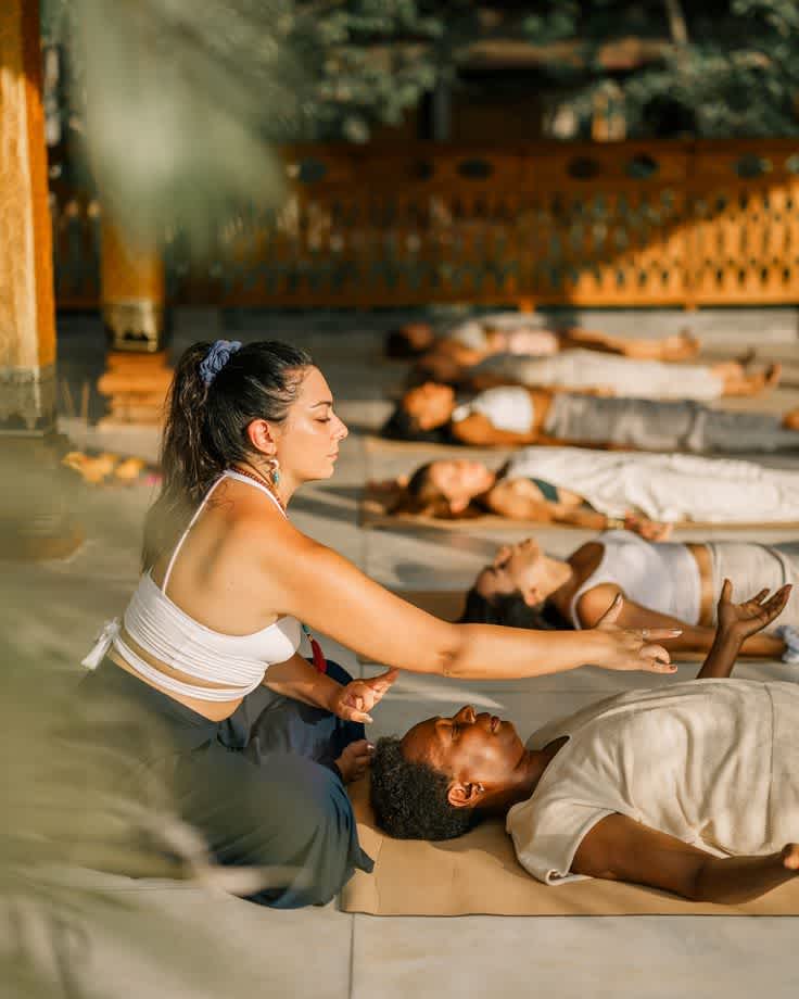 Olvídate de la clase de prueba gratis: 8 Alternativas más rentables para tu estudio de Yoga