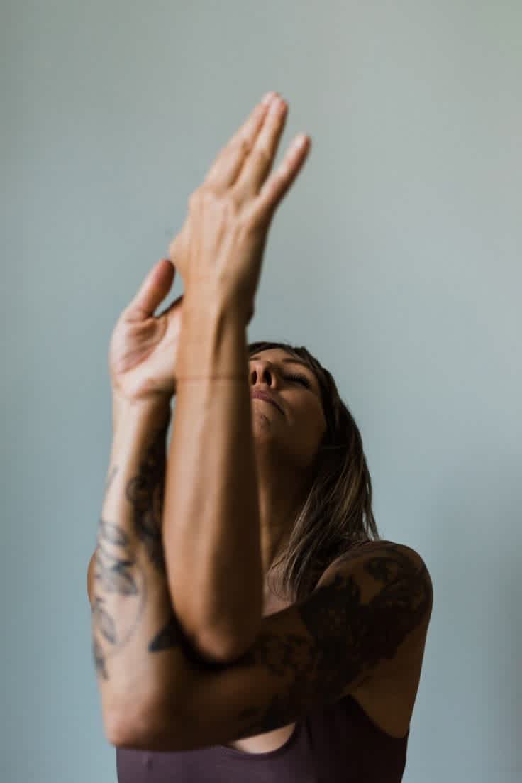 Tribu Yoga vs Bewe: ¿Cuál es el mejor software para tu Escuela de Yoga?