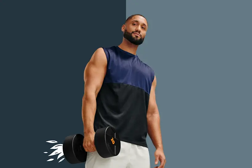 Bild: Außenansicht eines FitX Fitnessstudios. Ein großes FitX-Logo mit orangefarbenem X ist zu sehen. Das Gebäude befindet sich in einem urbanen Umfeld.