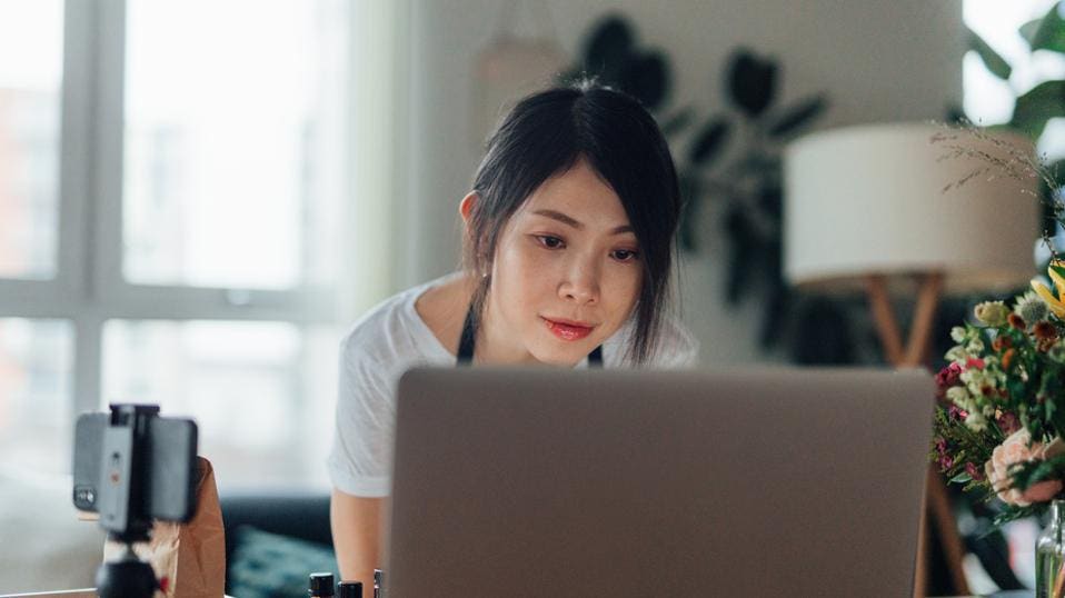 18 Side Hustle Ideas To Make Extra Money In 2023