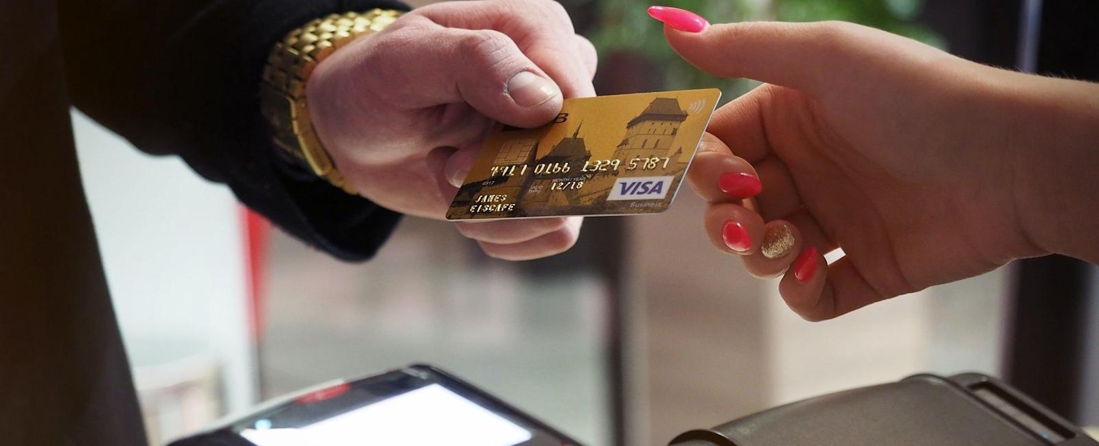 Tips On How To Save Money Using Credit Cards On Your Trip