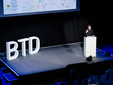 Video: Beyond ChatBots: Unleashing human creativity with cognitive cartography, glass-box self-recoding AI, and visual data science in Mantis