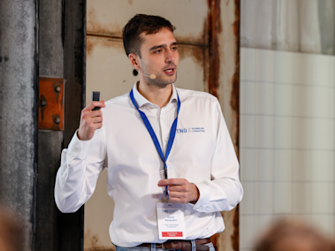 Video: Humanoids driving go-karts 