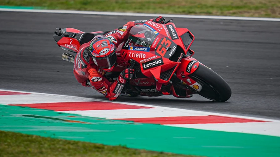 Ducati en première ligne. Pecco Bagnaia prend la pole position au Grand ...