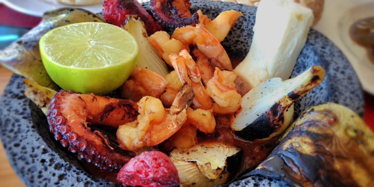 A bowl of Holbox seafood and meat, we have the complete guide of where to eat and drink 