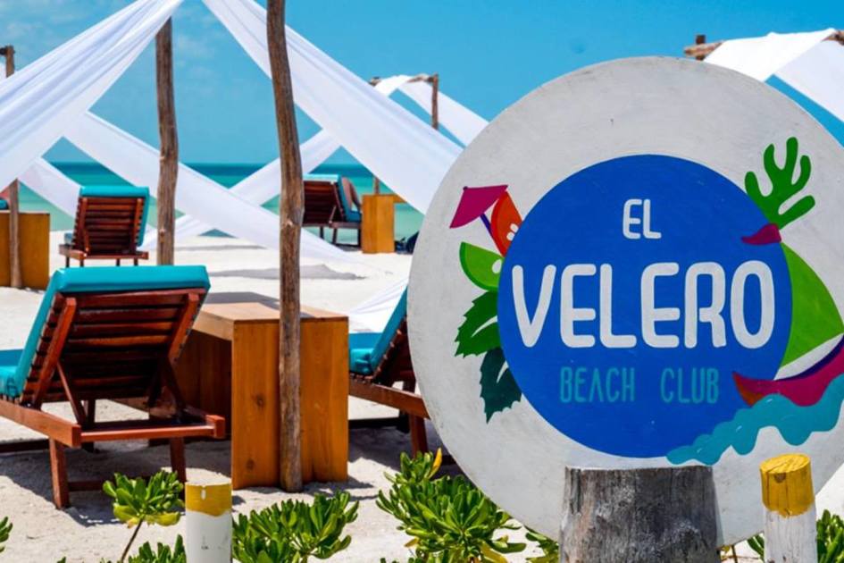 El Velero Beach Club