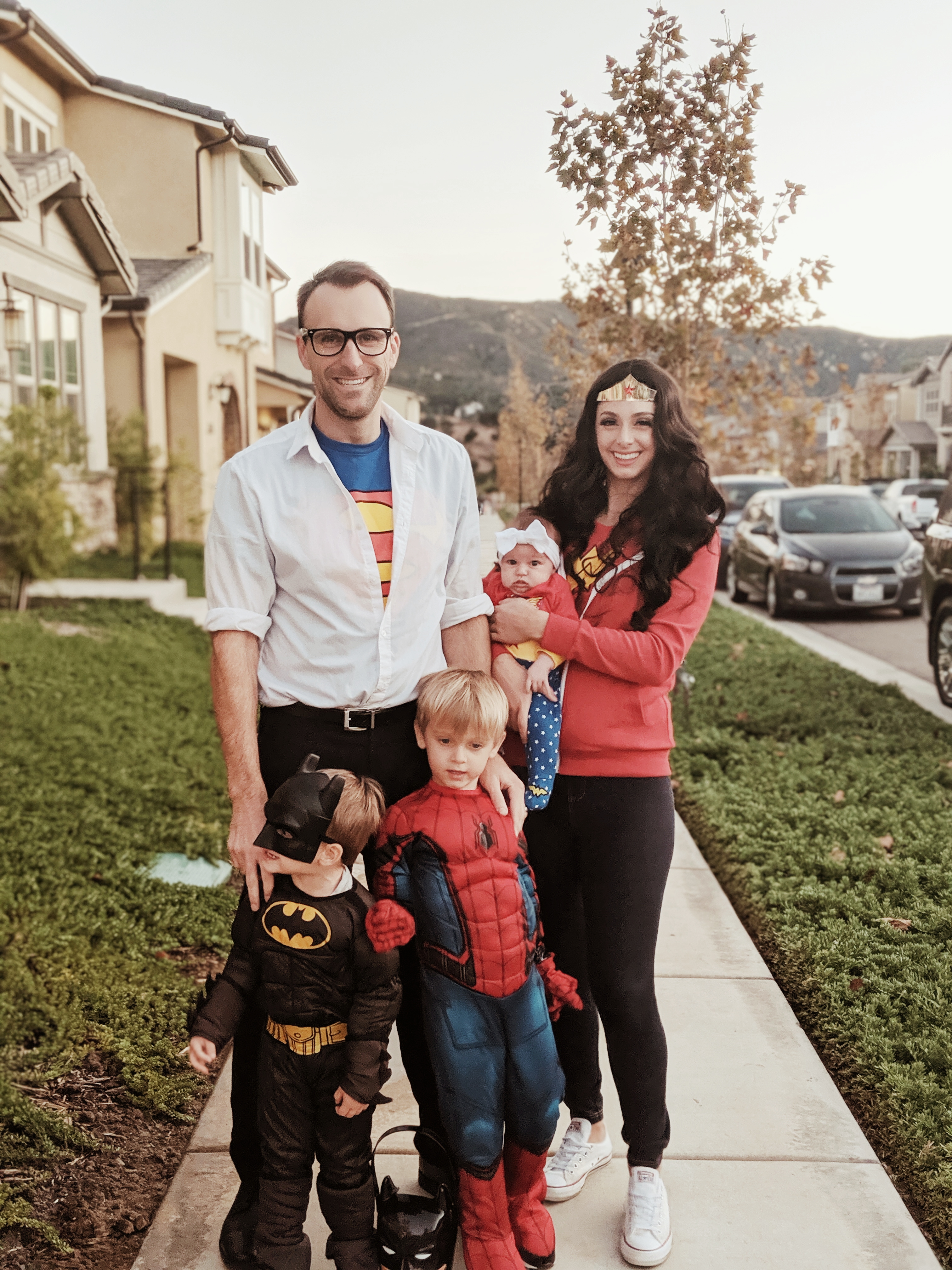 Motherhood-Family Coordinated Outfits-Easy Last Minute family superhero halloween costume