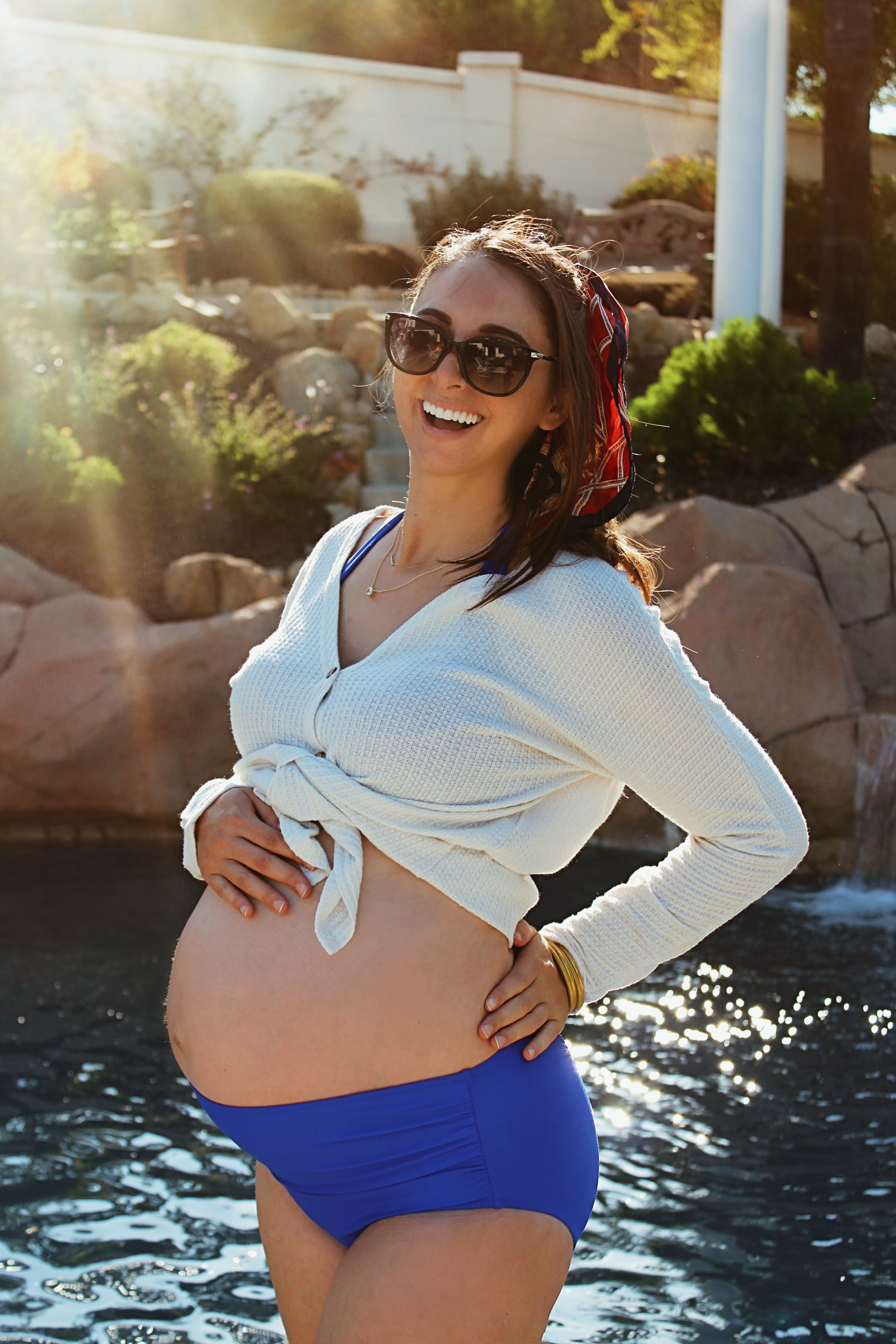 Maternity Style-4th of July Maternity swimsuits swimwear poolside looks sweater cold beach looks